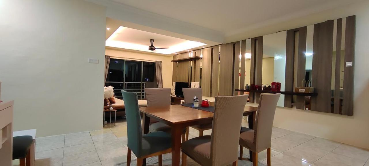 Gold Coast International Resort Kampong Bukit Beruang Экстерьер фото